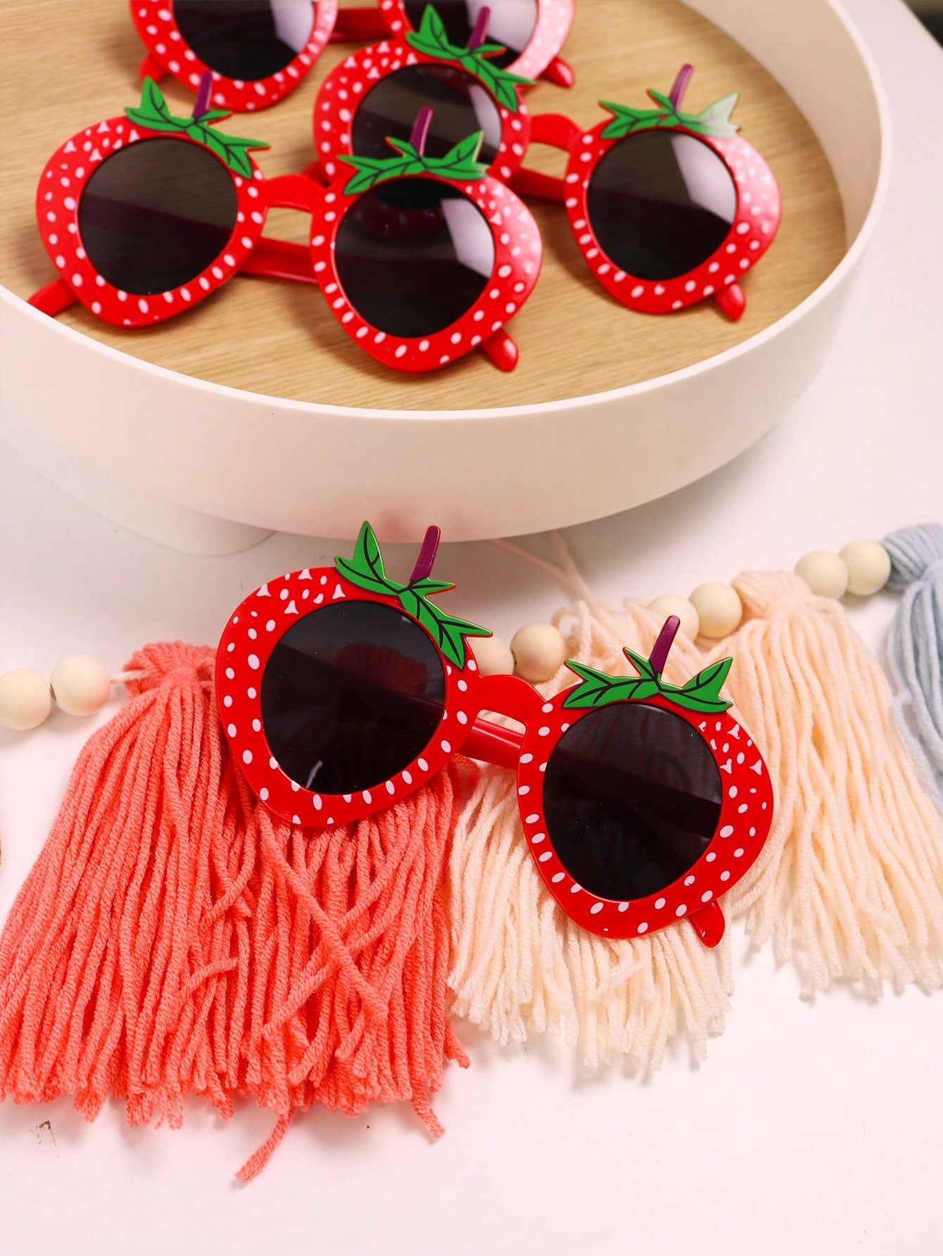 1pc Girl Strawberry Sunglasses (immediate)