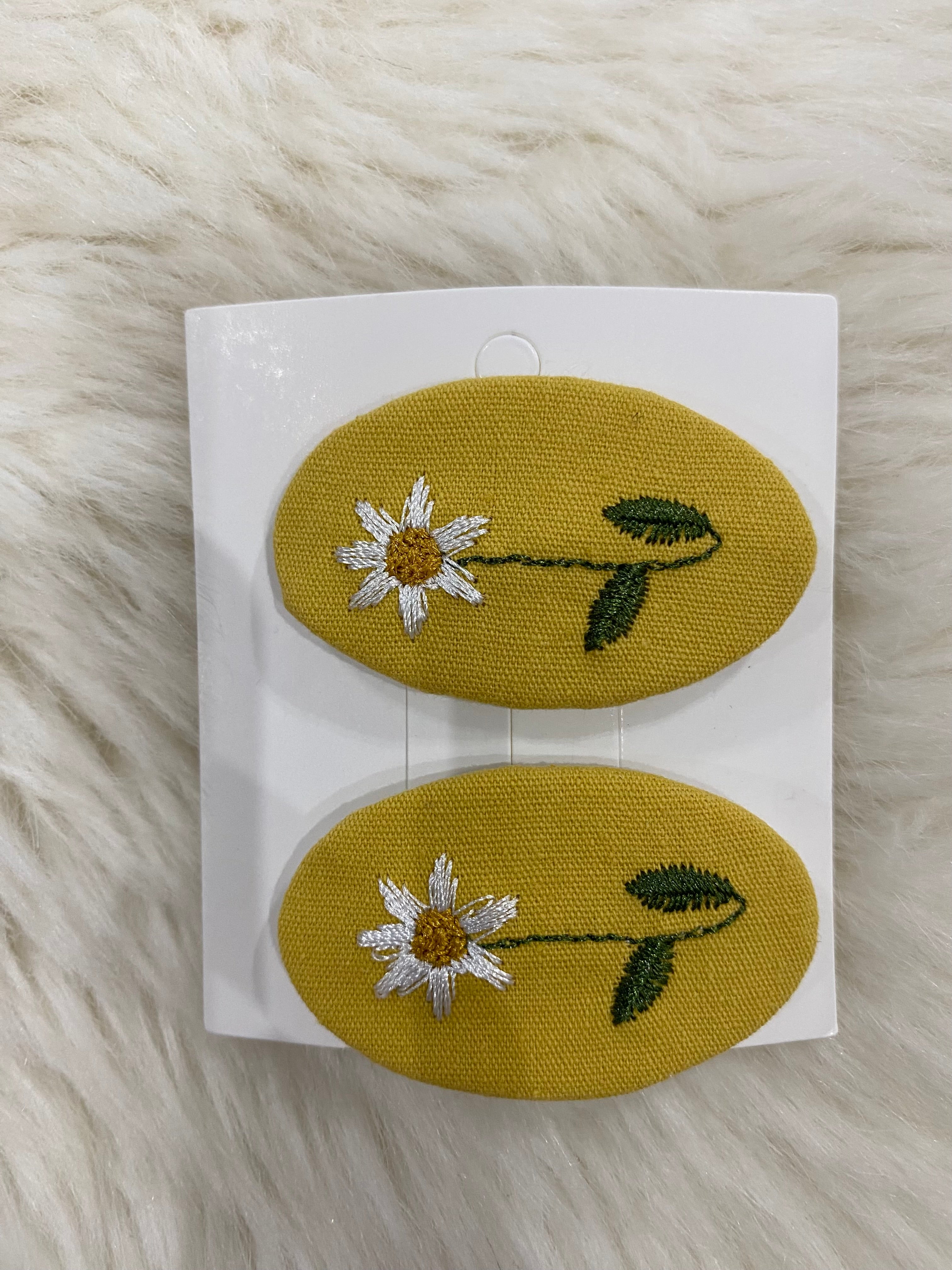 2pcs embroidered hair clips