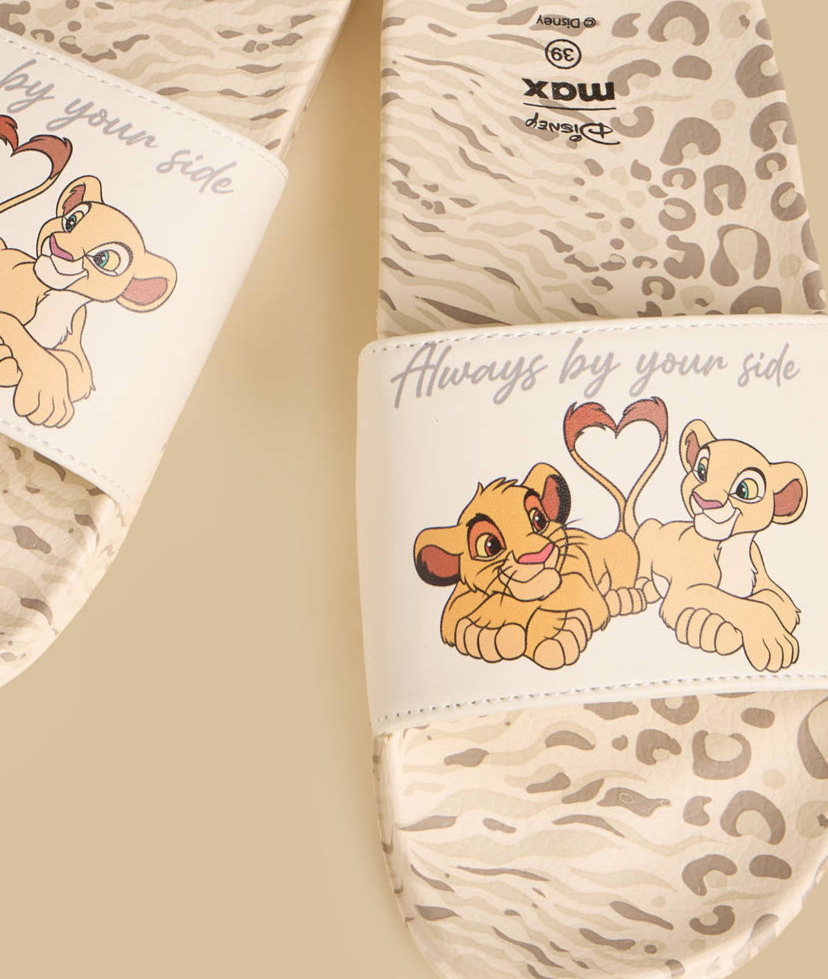 The Lion King Print Beach Slippers