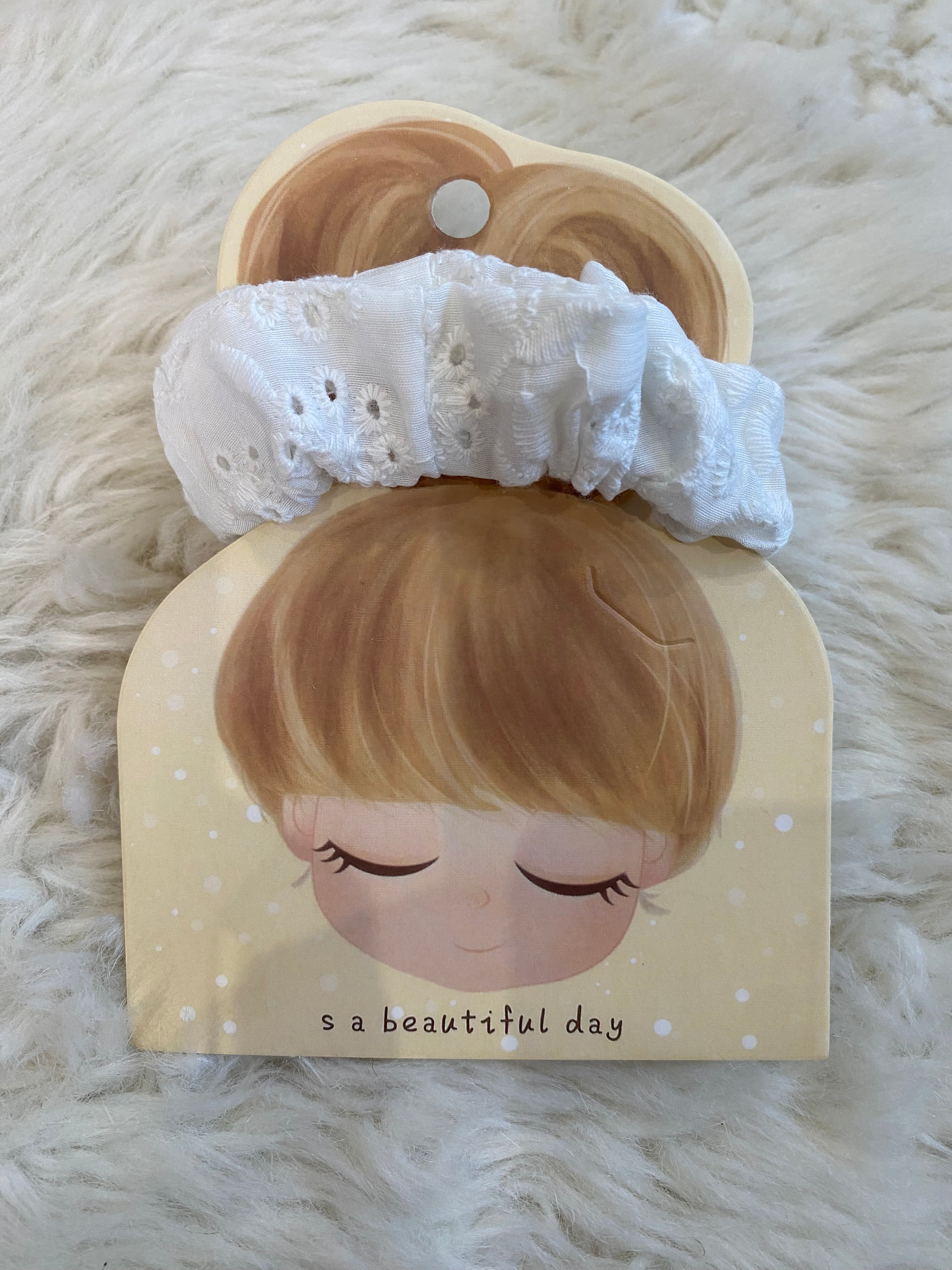 1 Pc Lace Hollow Scrunchie