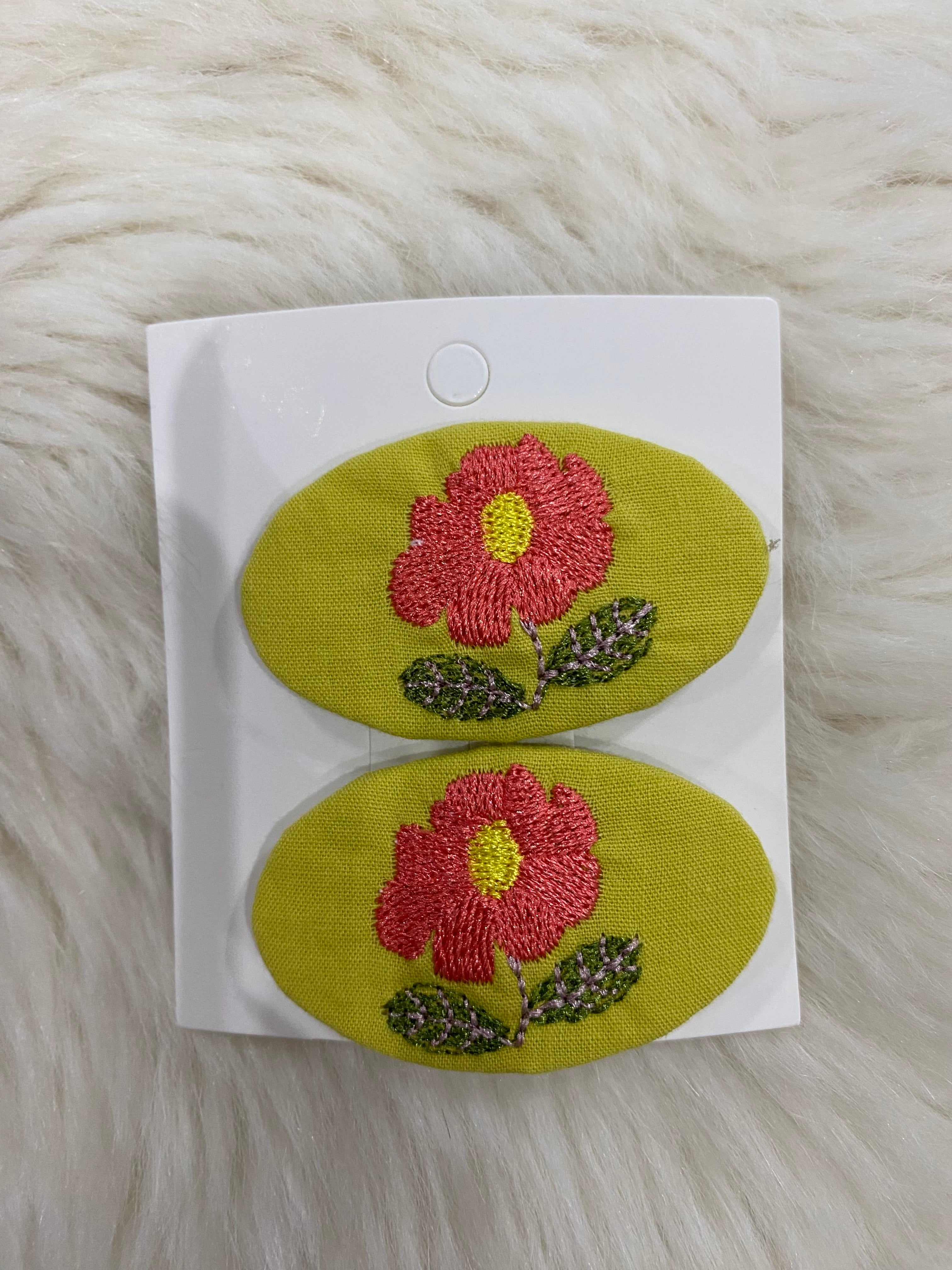 2pcs embroidered hair clips
