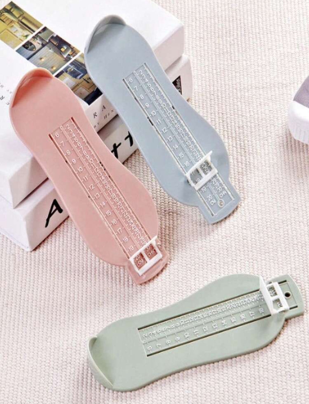 1 Baby Foot Measuring Ruler (Random Color)