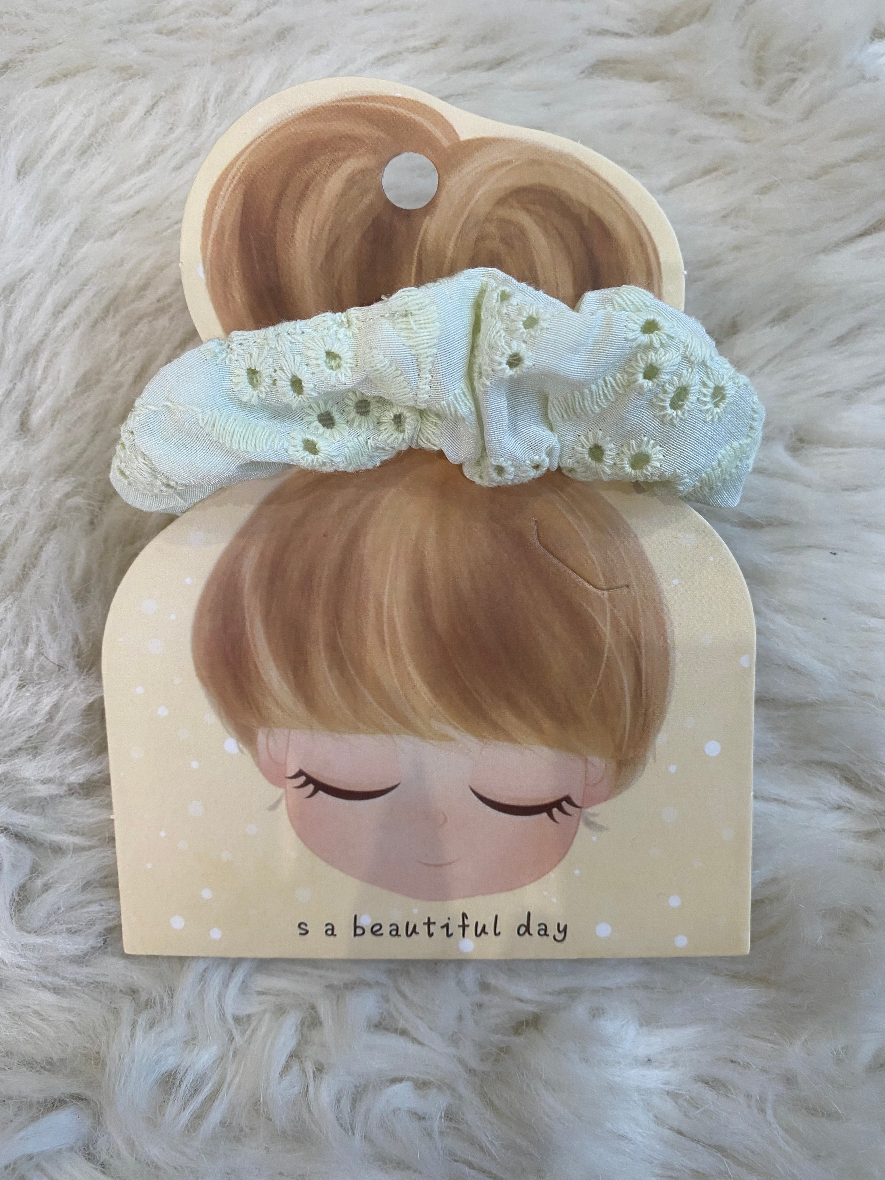 1 Pc Lace Hollow Scrunchie