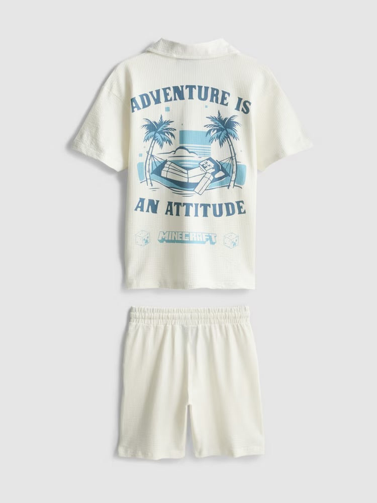 Minecraft short set with a graphic shirt, elasticated shorts and textured cotton fabric