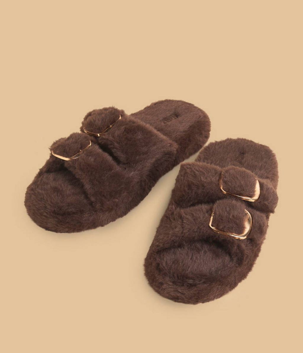 Buckel Accent Faux Fur Bedroom Slippers