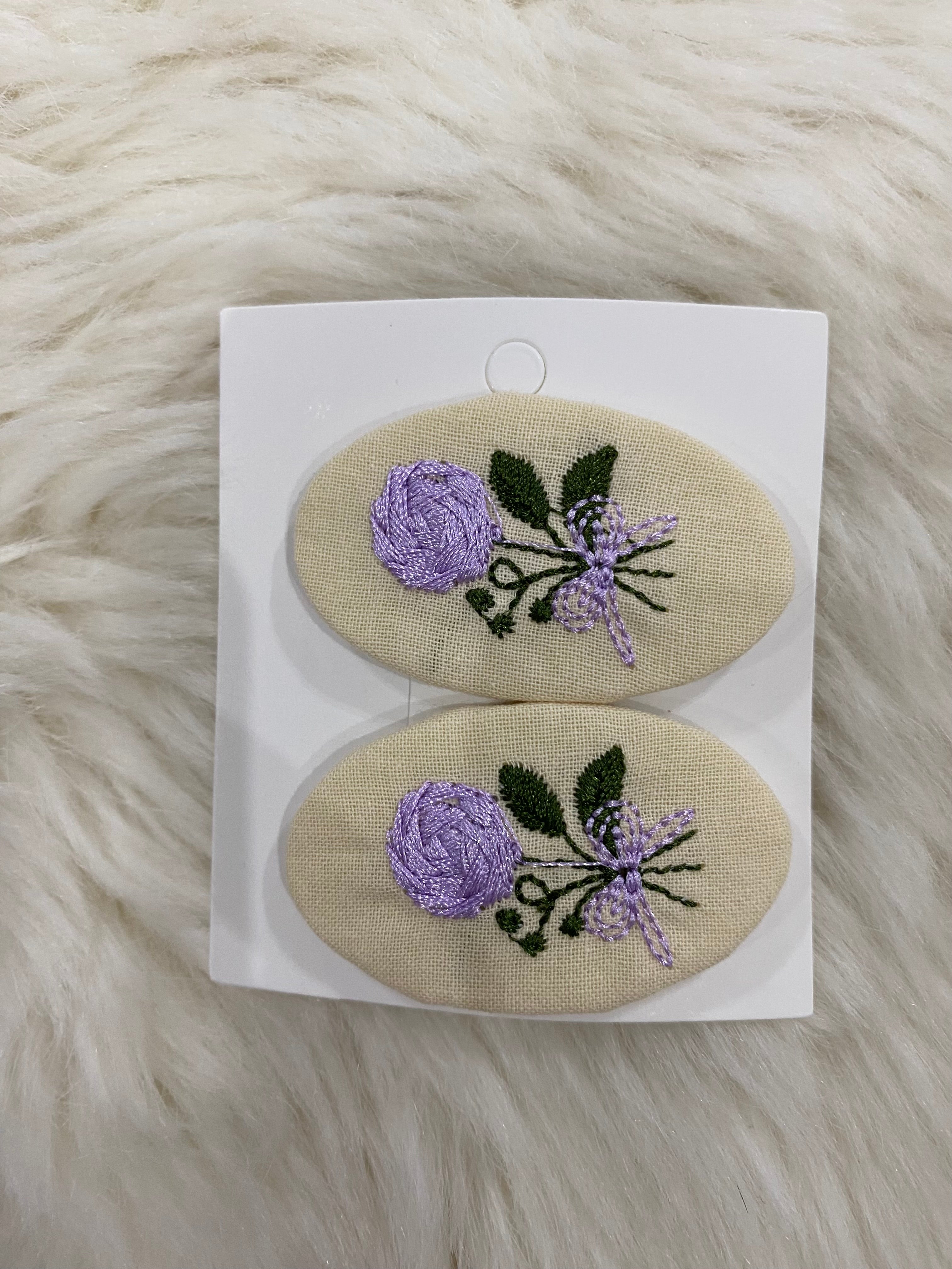 2pcs embroidered hair clips