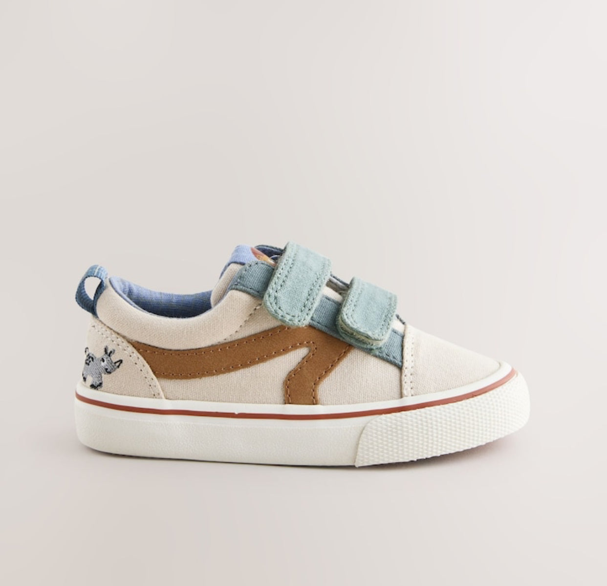 Neutral Standard Fit (F) Trainers