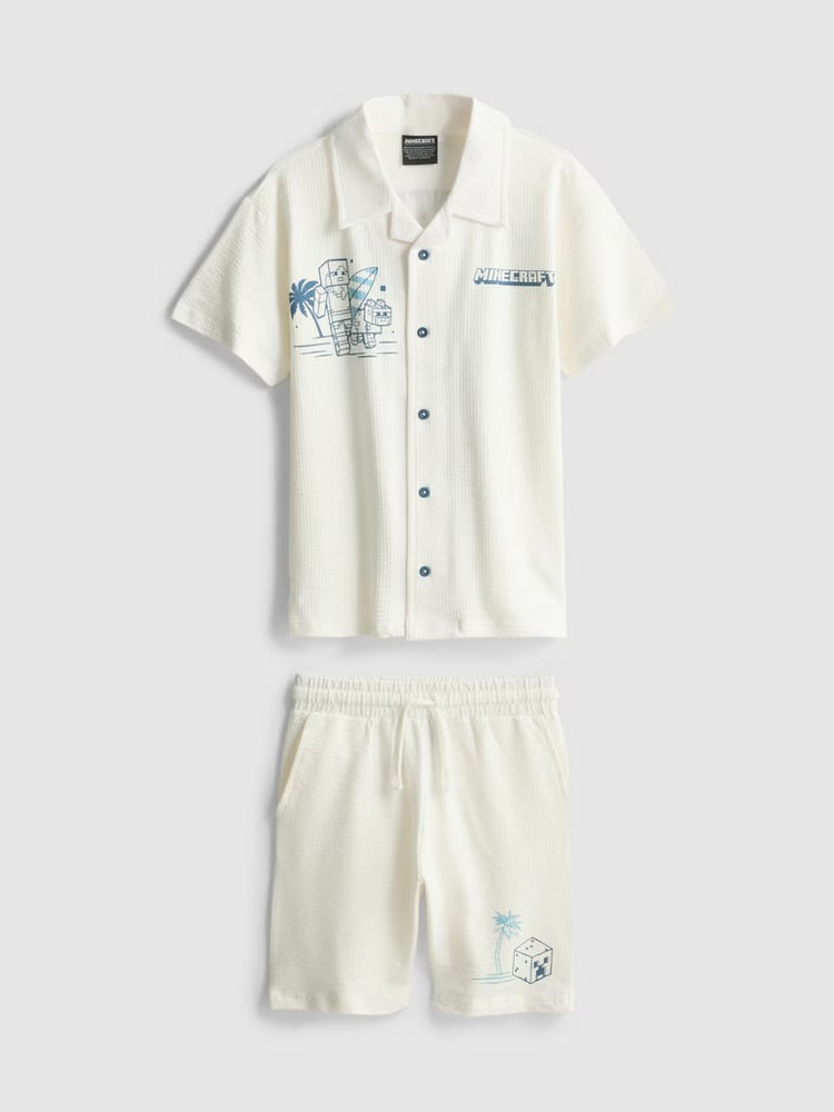Minecraft short set with a graphic shirt, elasticated shorts and textured cotton fabric