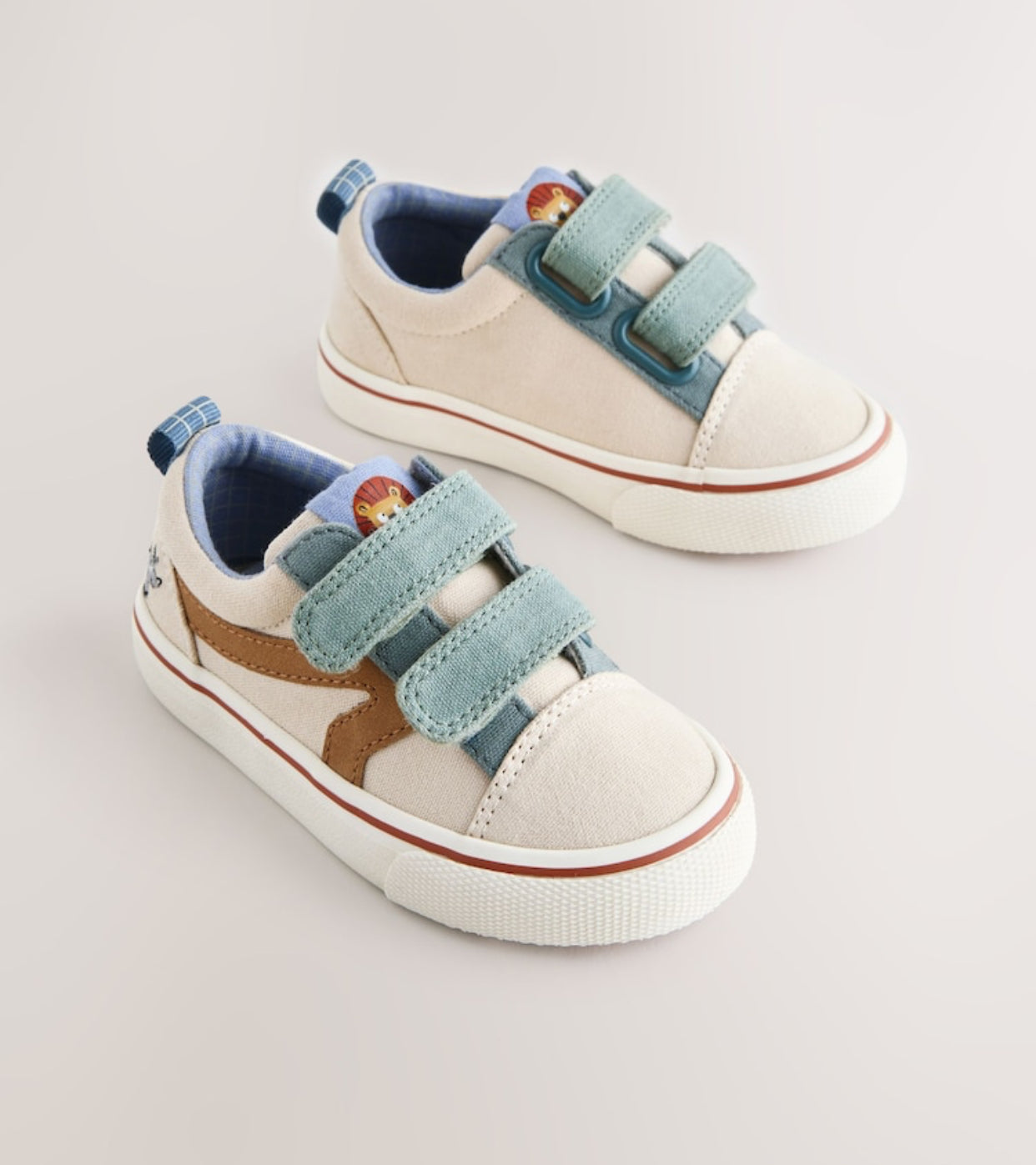 Neutral Standard Fit (F) Trainers