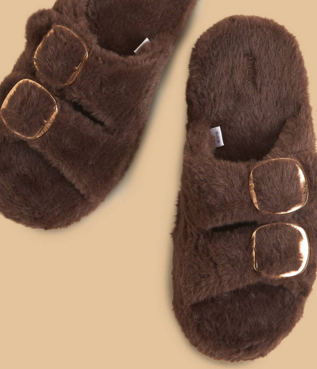 Buckel Accent Faux Fur Bedroom Slippers