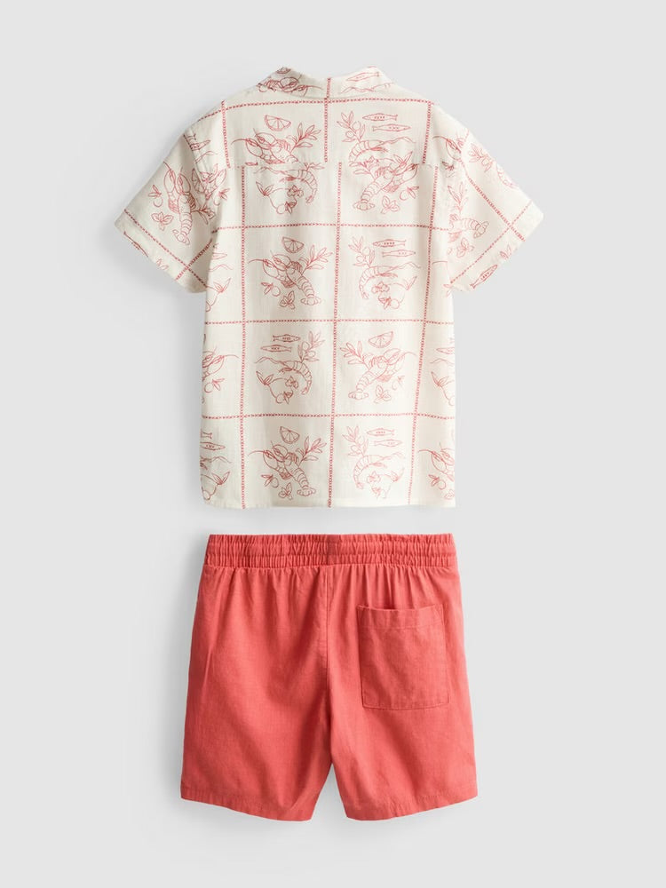 A print shirt and drawstring-detail shorts clothing set