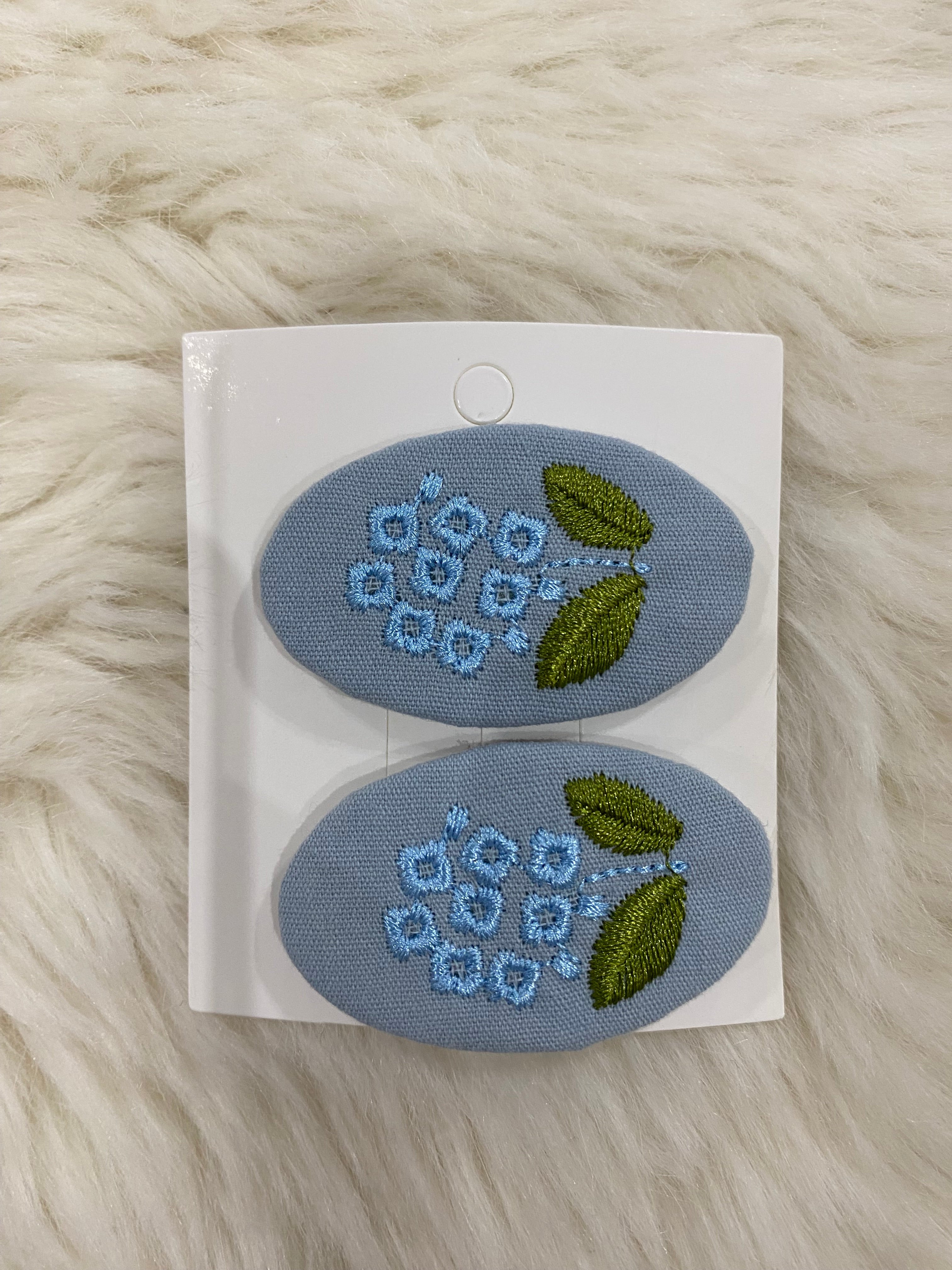 2pcs embroidered hair clips
