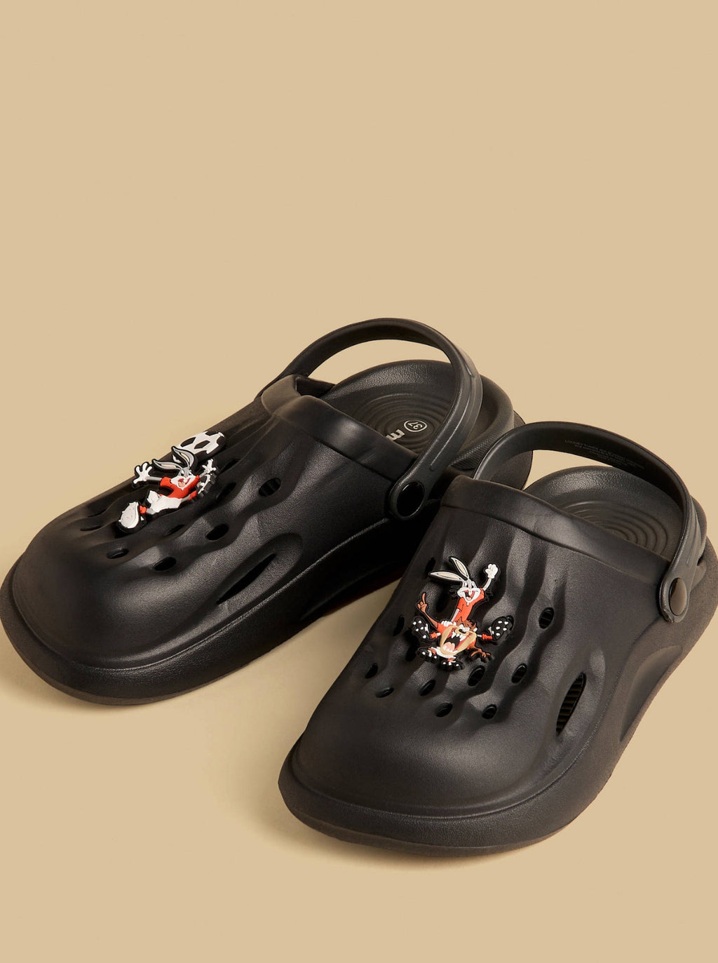 Bugs Bunny Applique Clogs with Backstrap