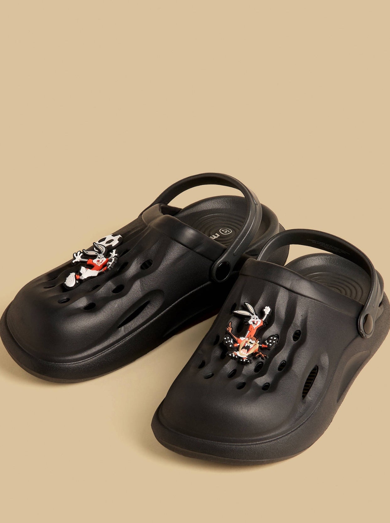 Bugs Bunny Applique Clogs with Backstrap