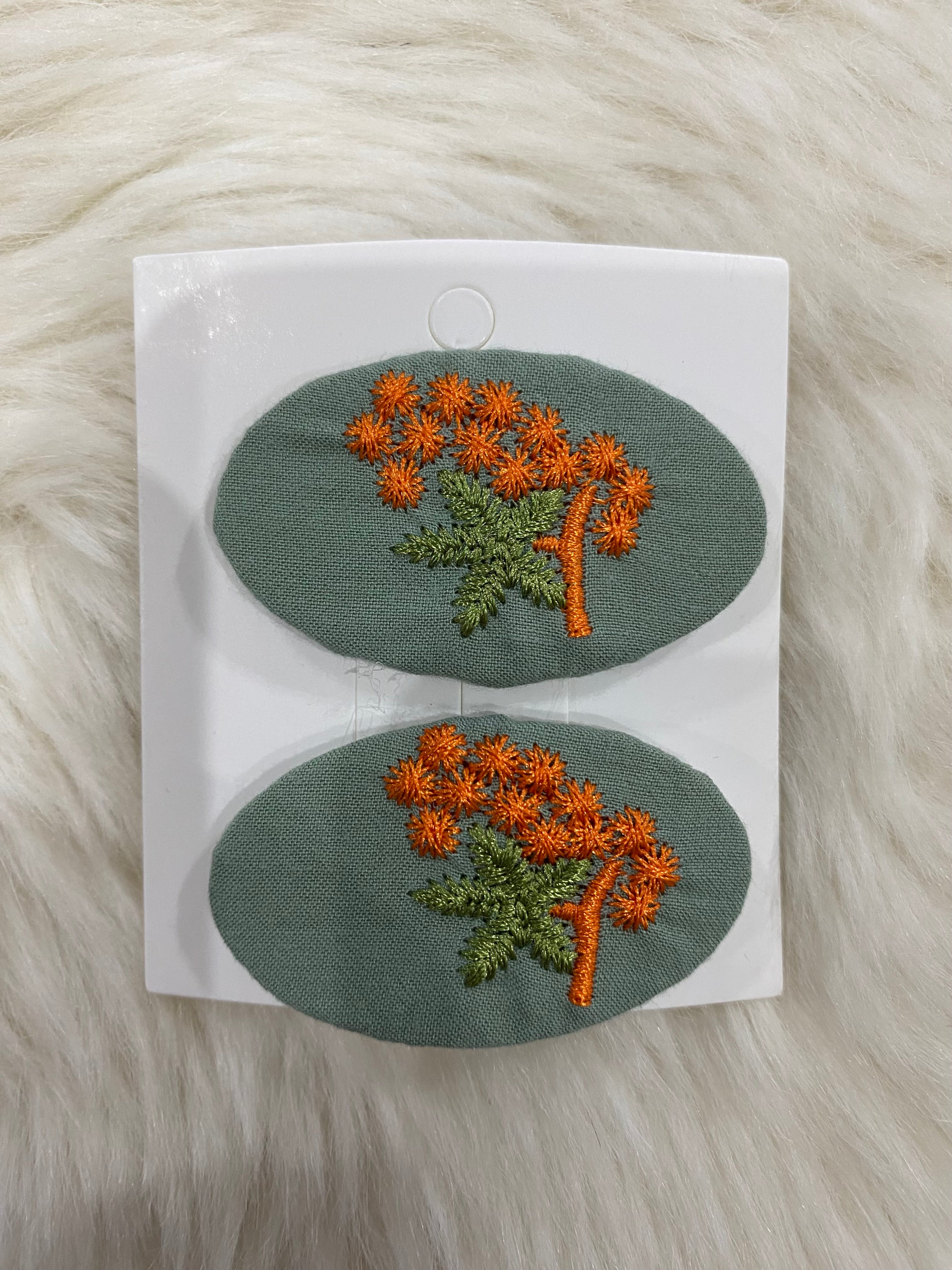 2pcs embroidered hair clips