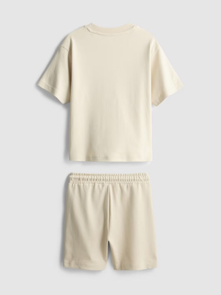 tee and shorts clothing co-ord