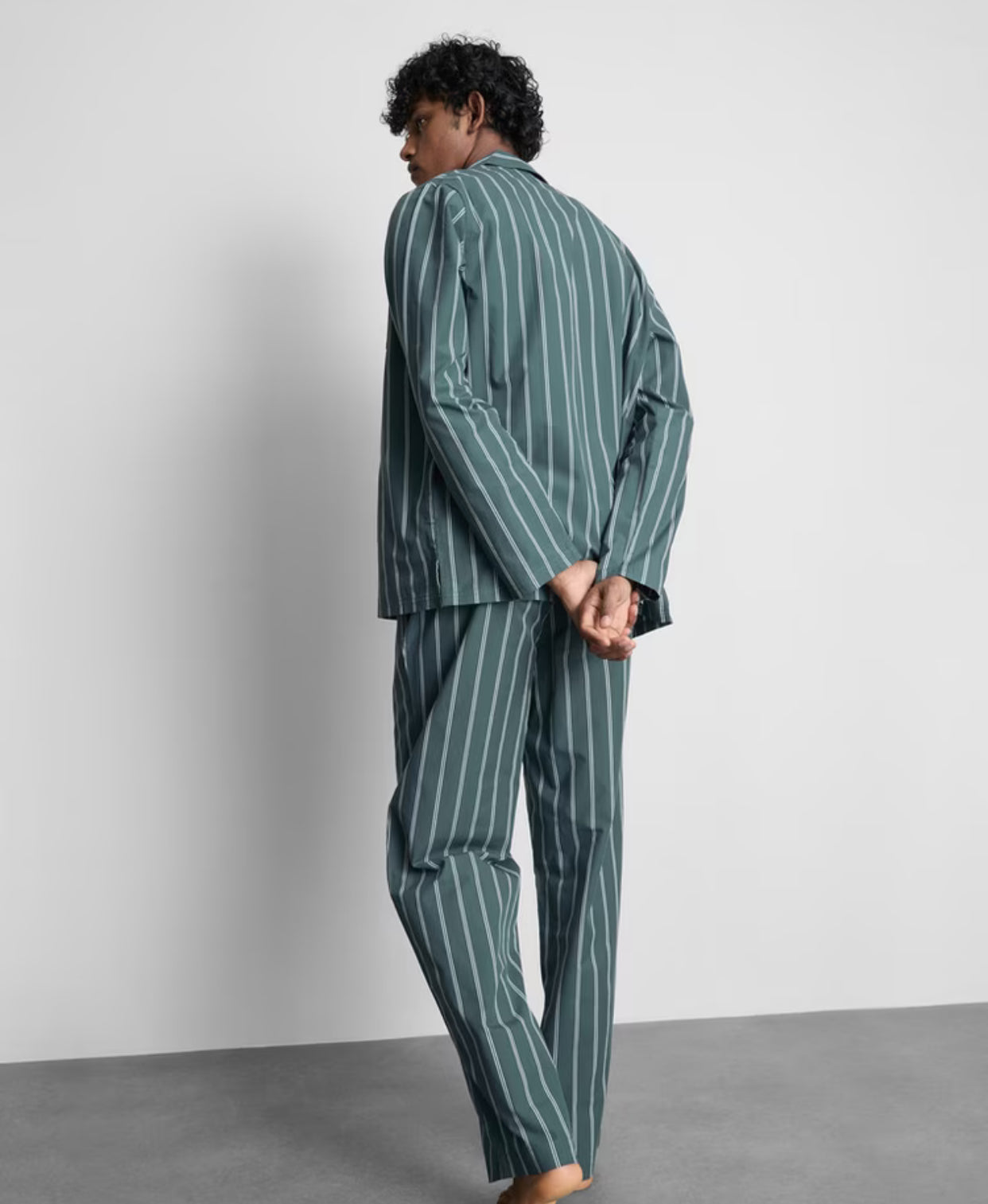 A pair of striped poplin long pyjamas with top and bottoms
