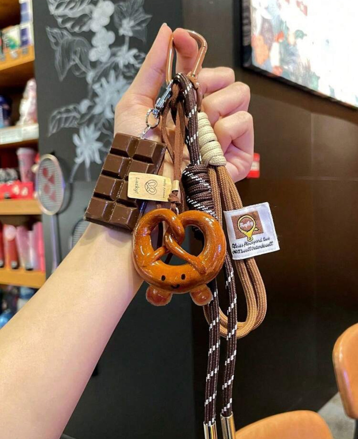 1pc Creative smile face chocolate Keychain (immediate)
