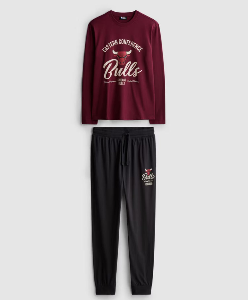 A pair of long pyjamas with top, bottoms and Chicago Bulls logo design