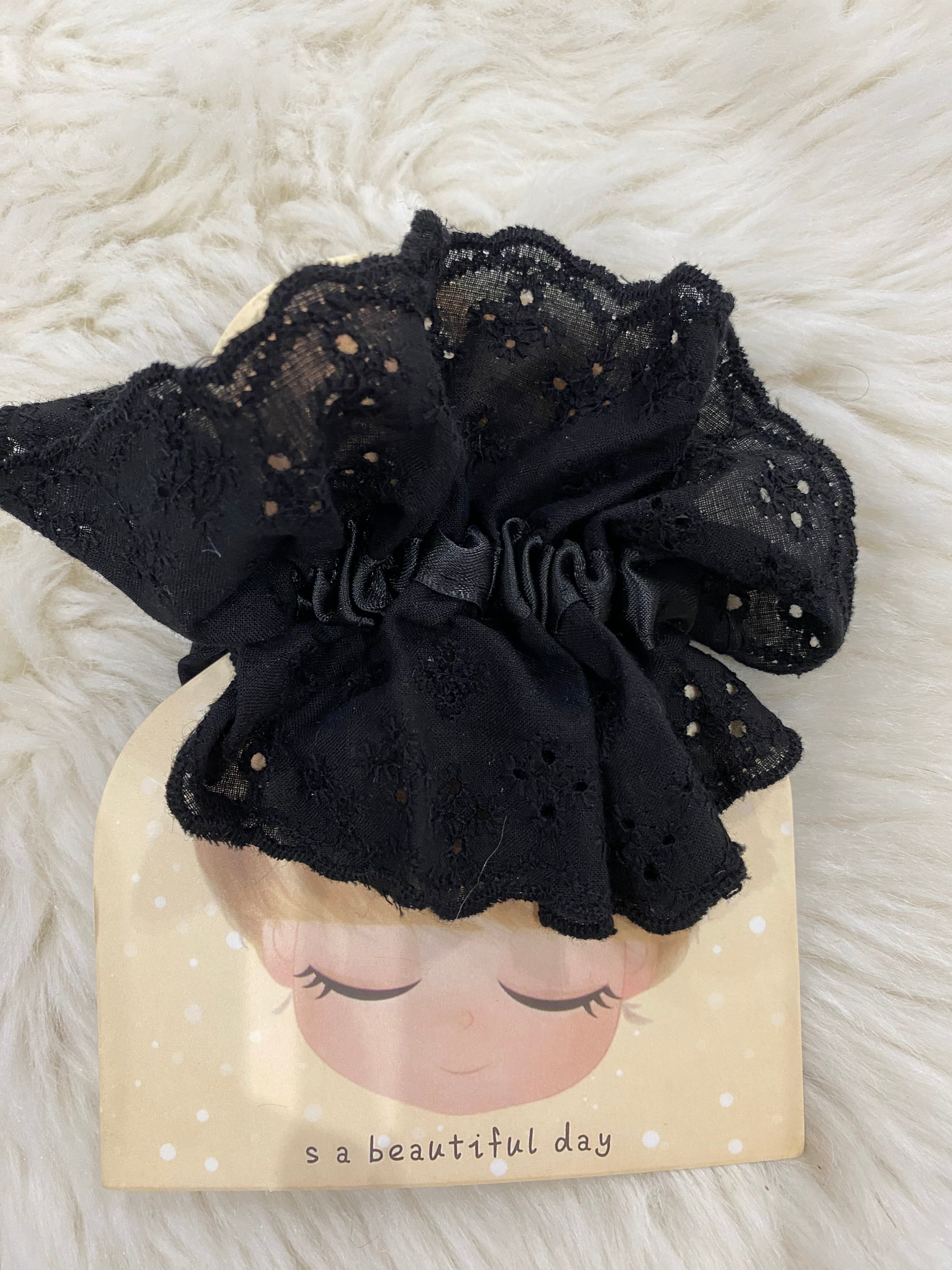 1 Pc Lace Hollow Scrunchie