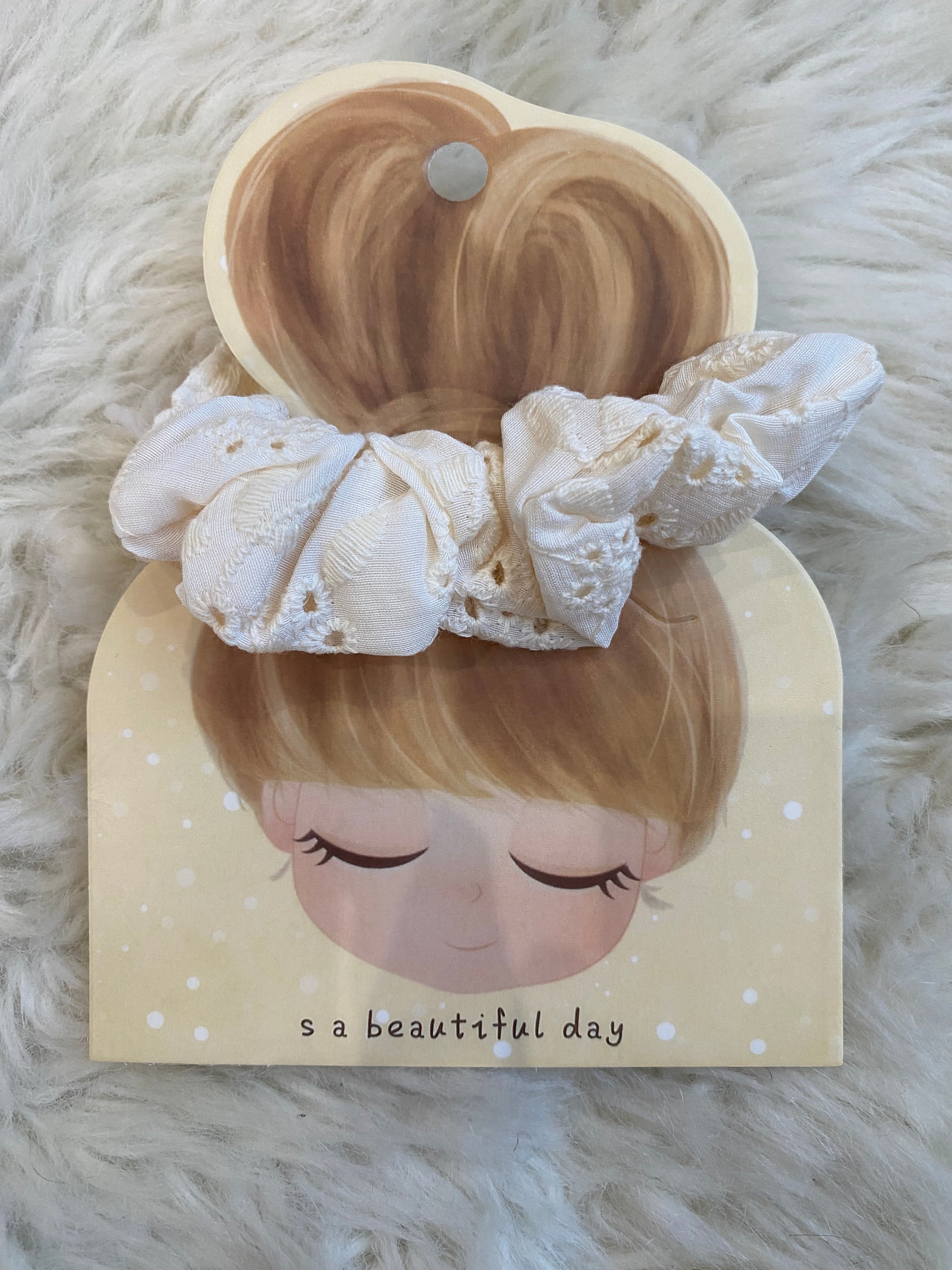 1 Pc Lace Hollow Scrunchie