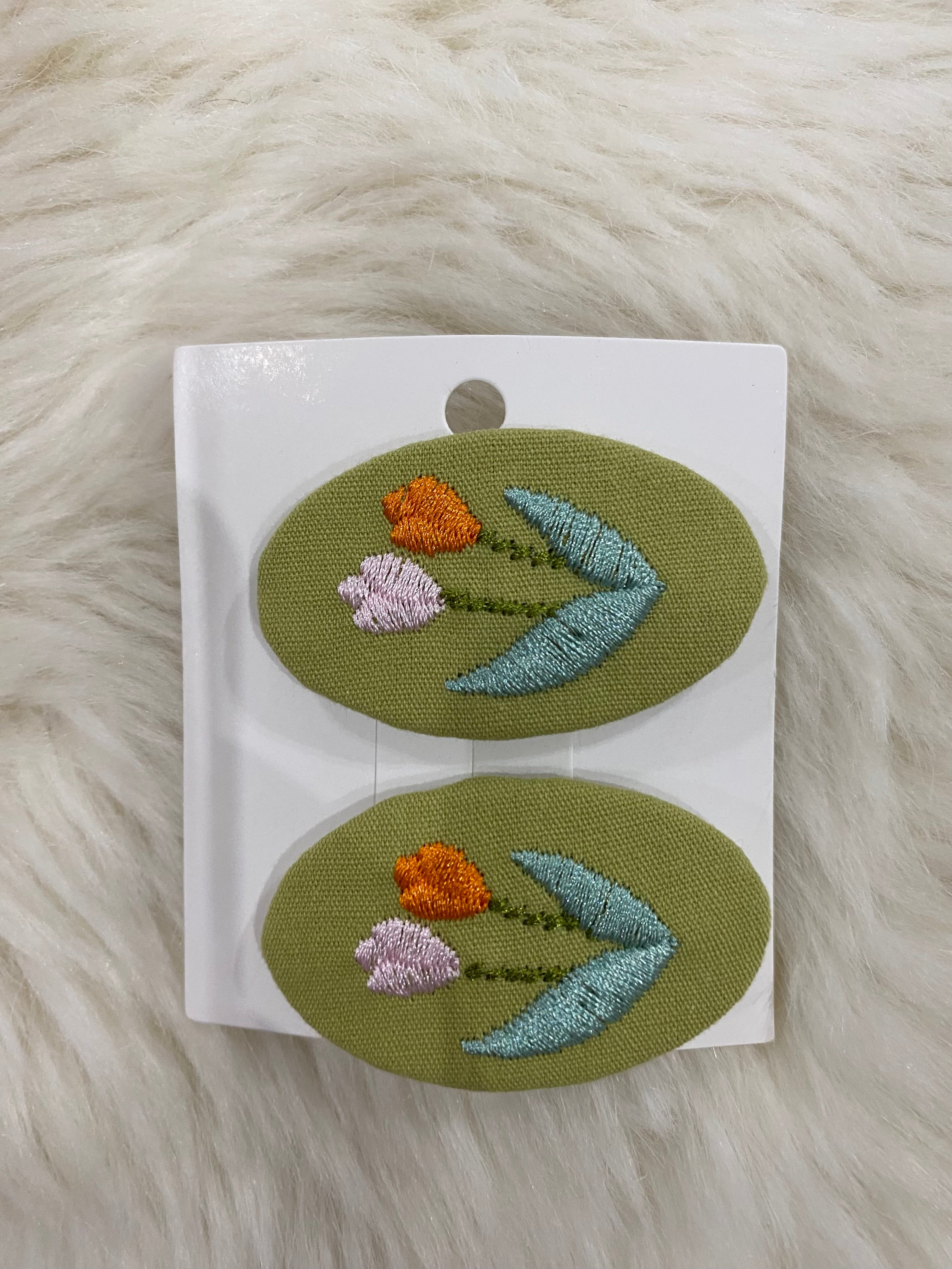 2pcs embroidered hair clips
