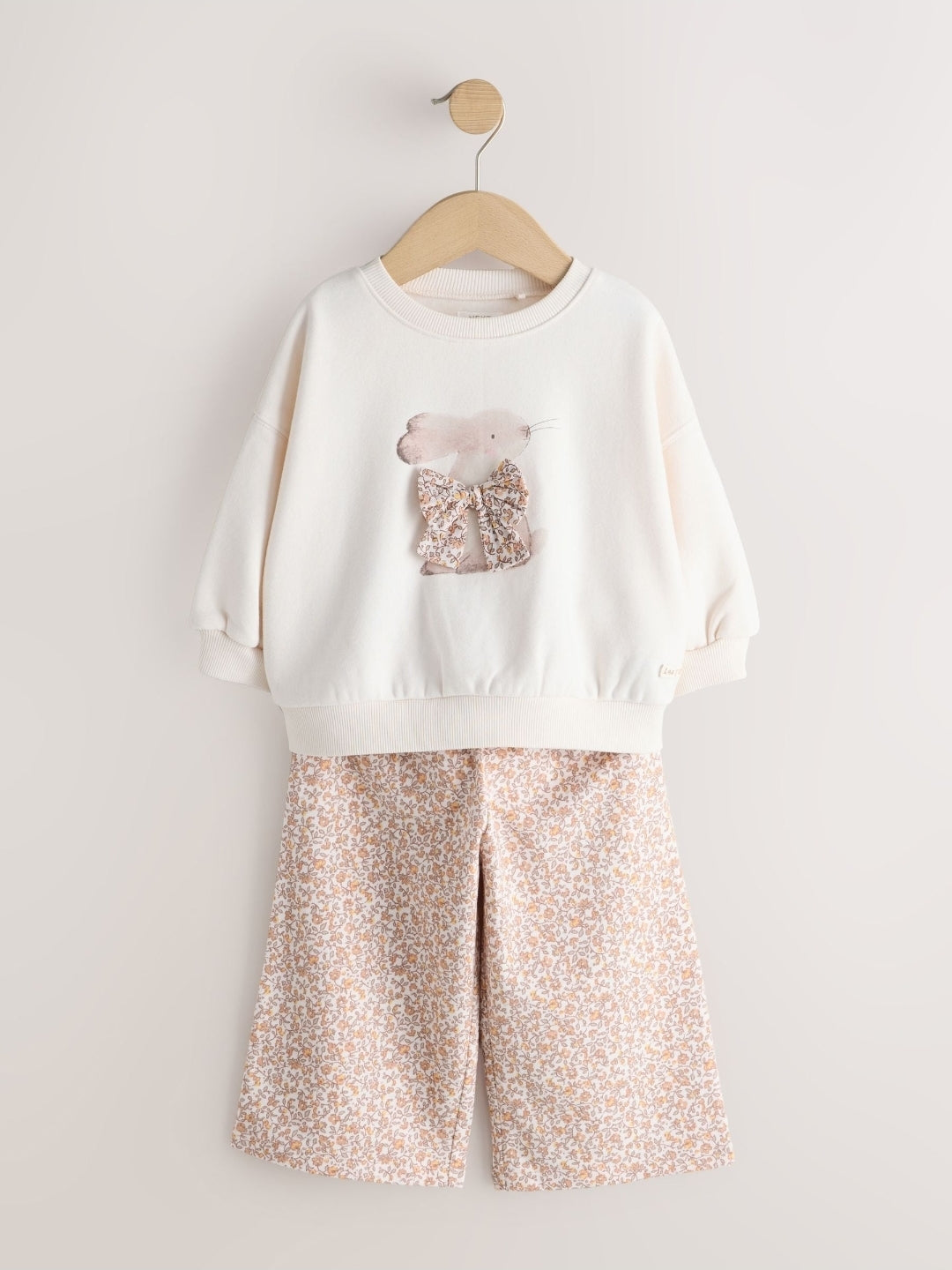 Cream Sweatshirt & Wide Leg
Trousers Set