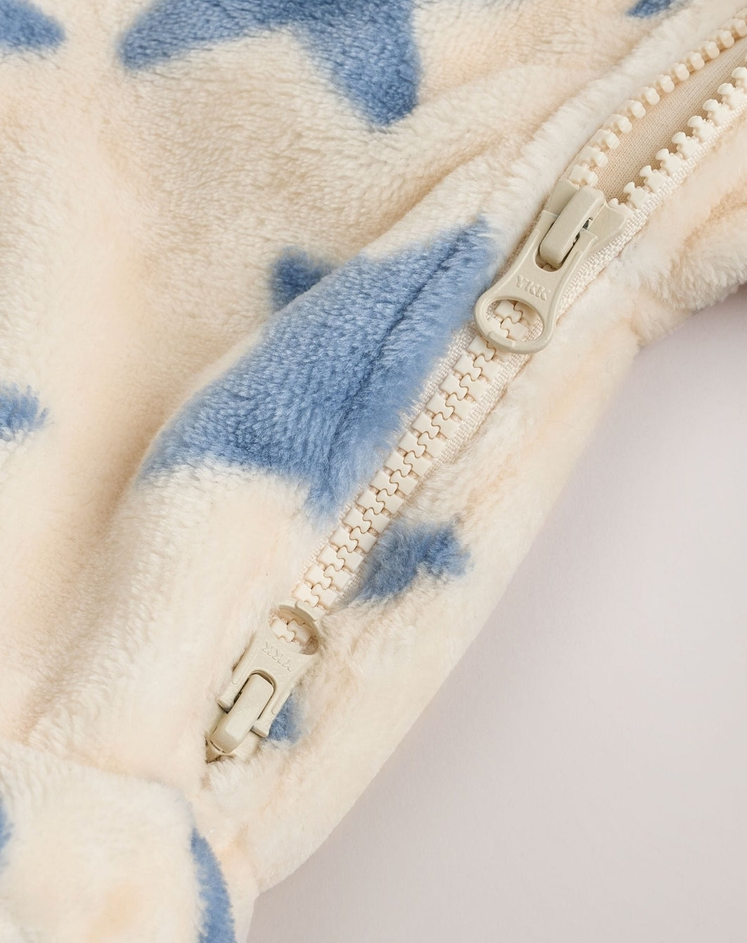 Neutral/Blue Star Fleece Baby
Sleepsuit