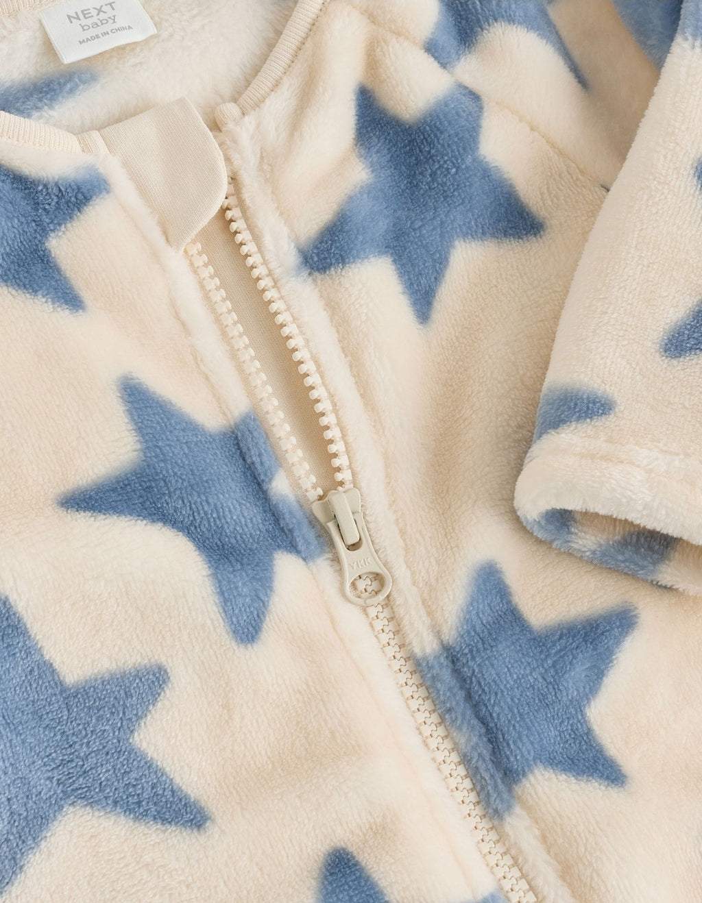 Neutral/Blue Star Fleece Baby
Sleepsuit