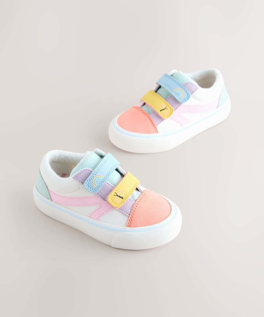 Multi Pastel Wide Fit (G) Touch
Fastening Trainers