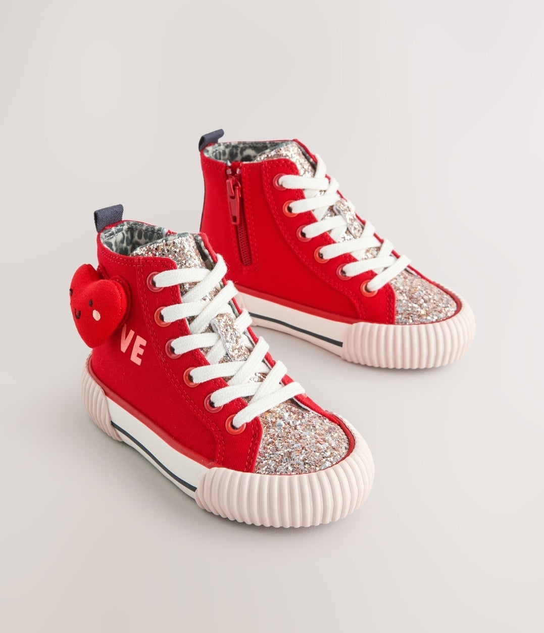 Red Heart Standard Fit (F) High
Top Trainers