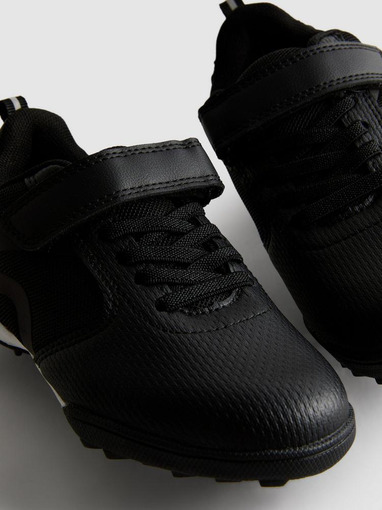 Low-Top Football Boots