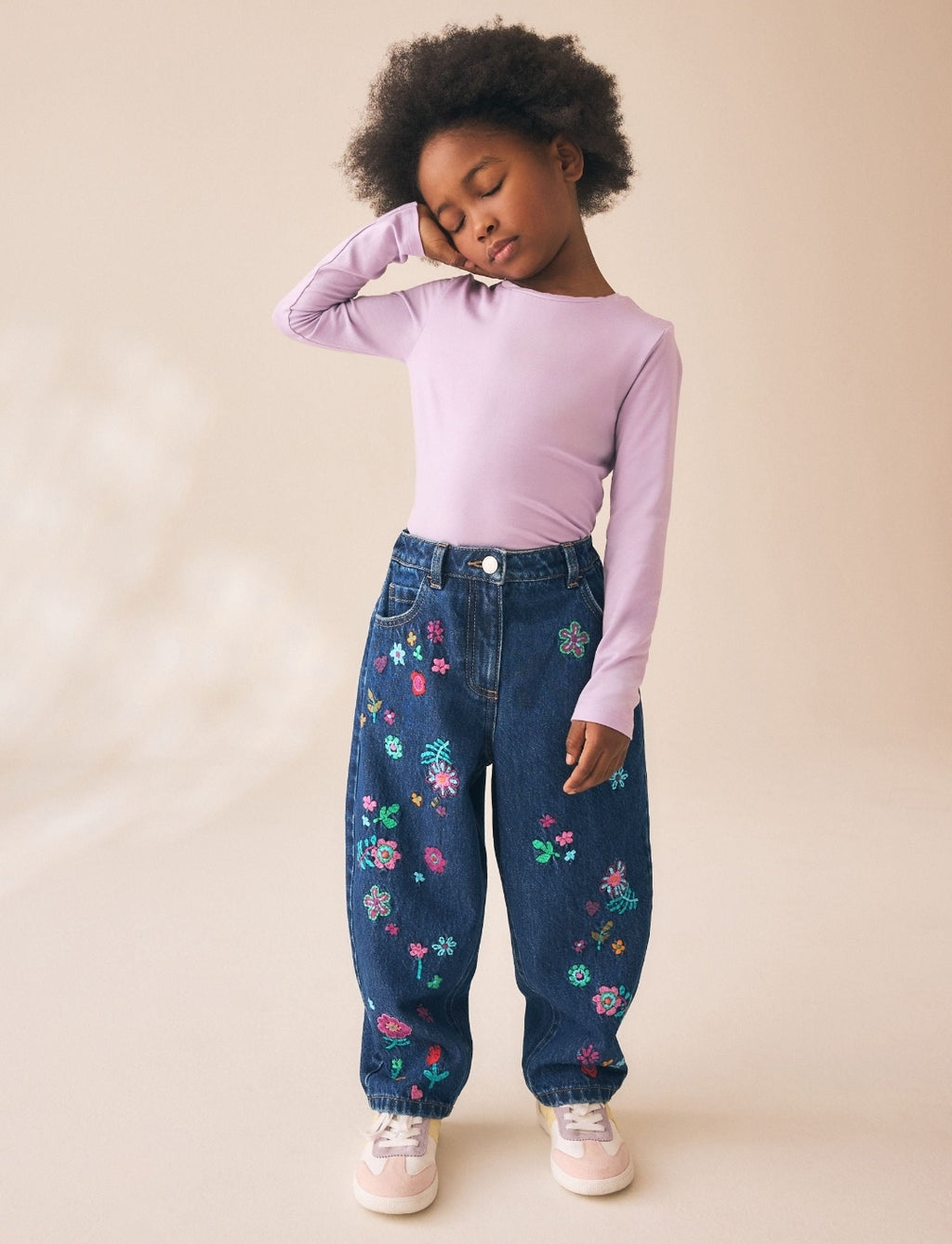 Floral Embroidery Barrel Jeans