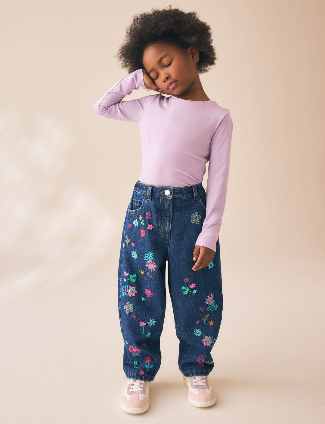 Floral Embroidery Barrel Jeans