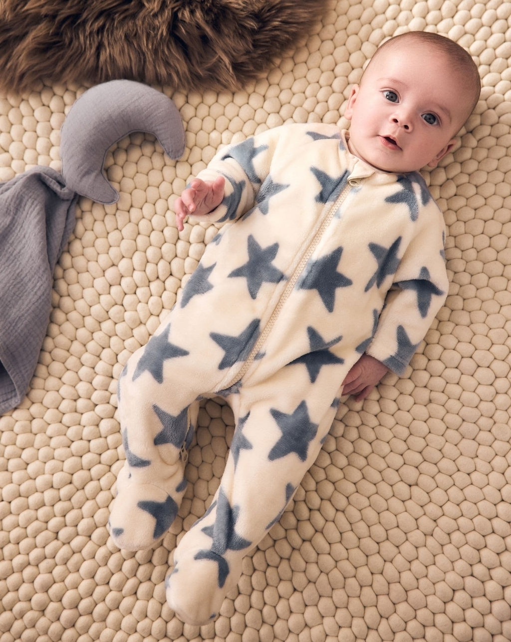 Neutral/Blue Star Fleece Baby
Sleepsuit