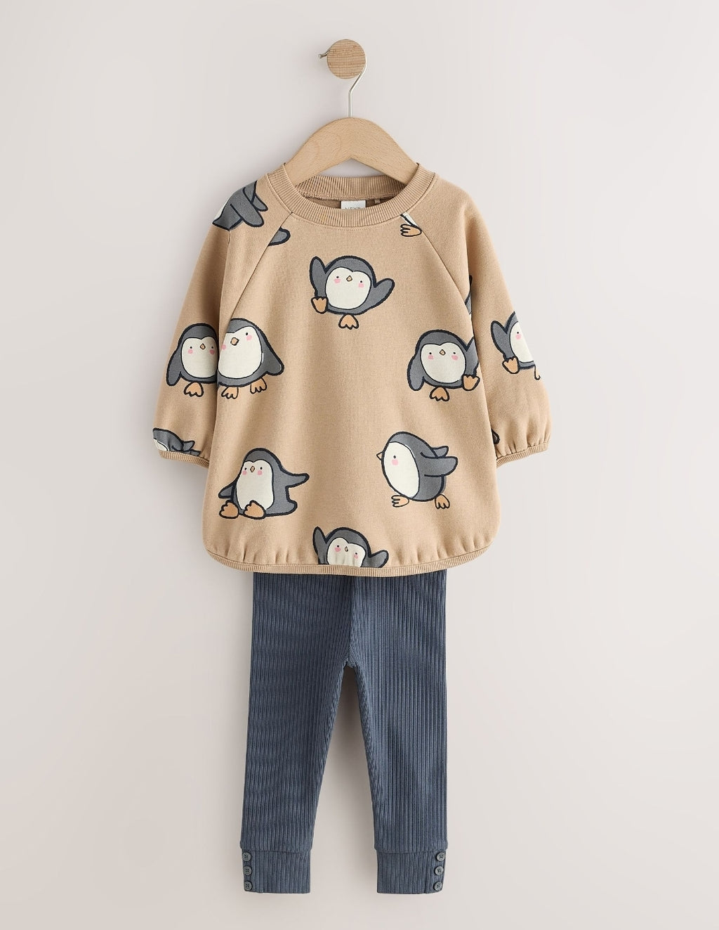 Neutral Sweatshirt and Leggings
Set