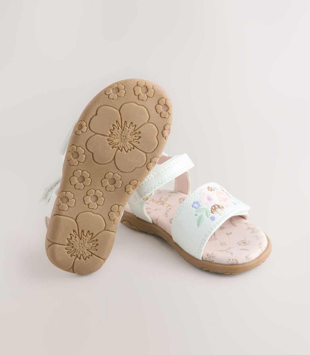 White Embroidered Touch
Fastening Sandals