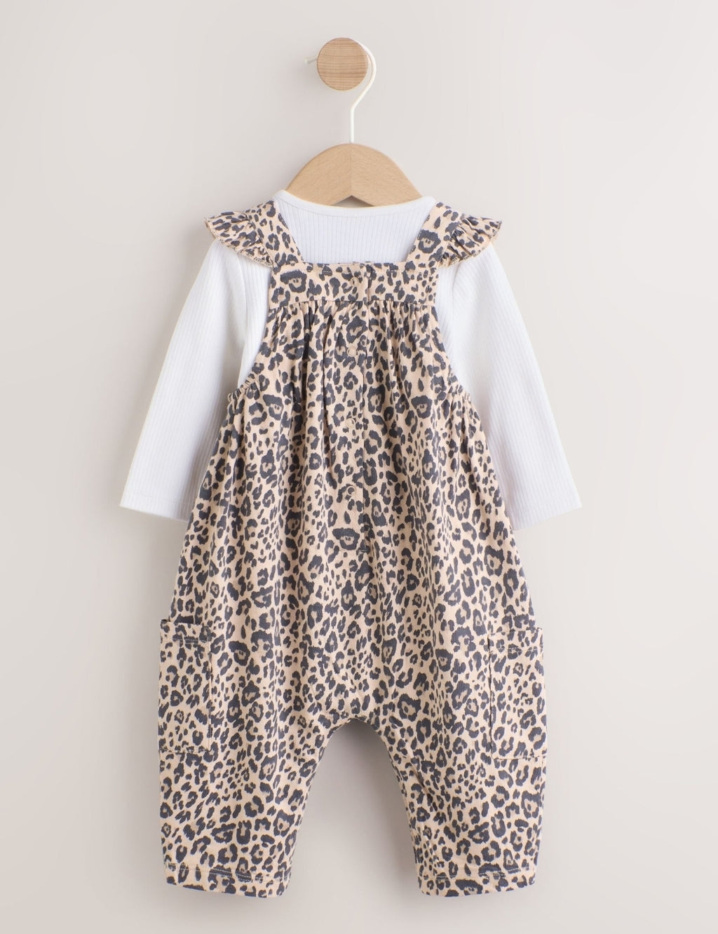 Leopard Print Baby Jersey
Dungarees and Bodysuit Set 2