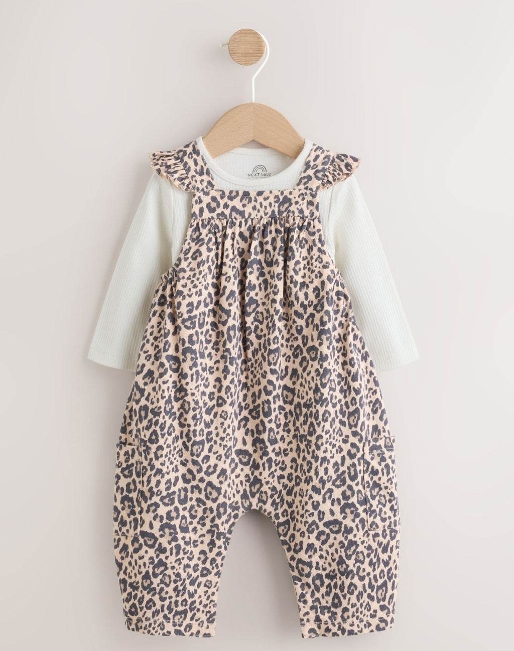 Leopard Print Baby Jersey
Dungarees and Bodysuit Set 2