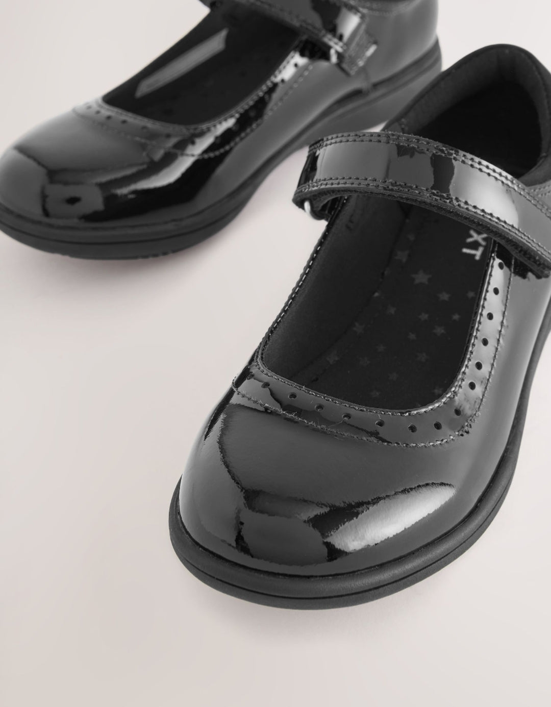 Black Patent Standard Fit (F)
School Leather Brogue Detail Mar