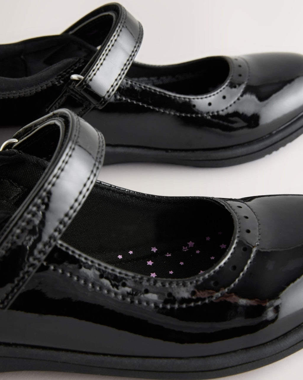 Black Patent Standard Fit (F)
School Brogue Detail Mary Jane