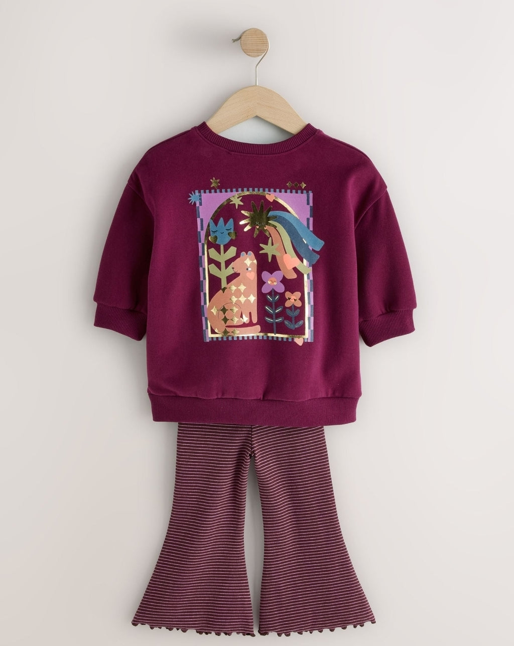 Dark Purple Star Crew Neck
Sweatshirt and Flare Leggings Set