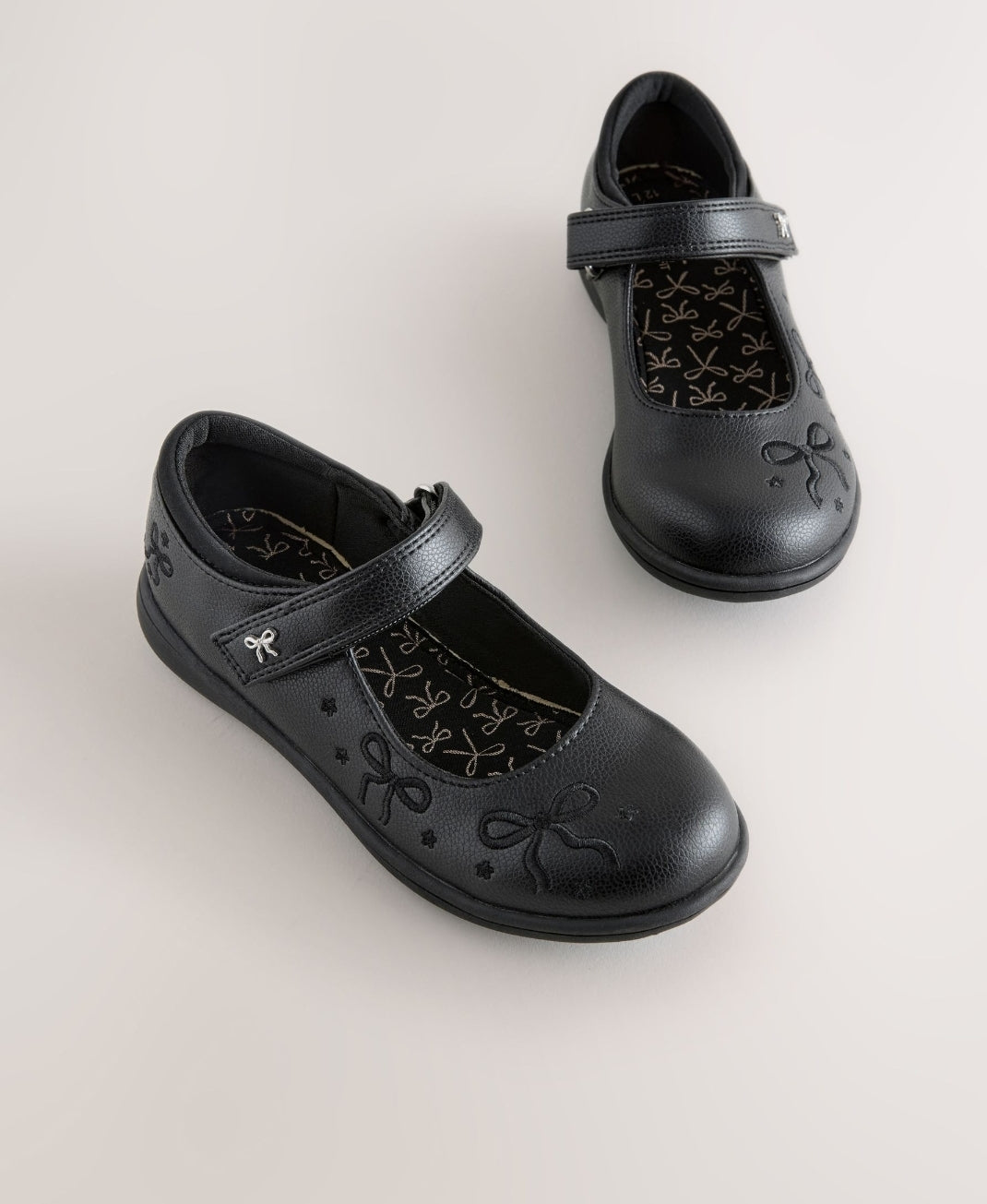 Black Matt Standard Fit (F)
Embroidery Bow Mary Jane School