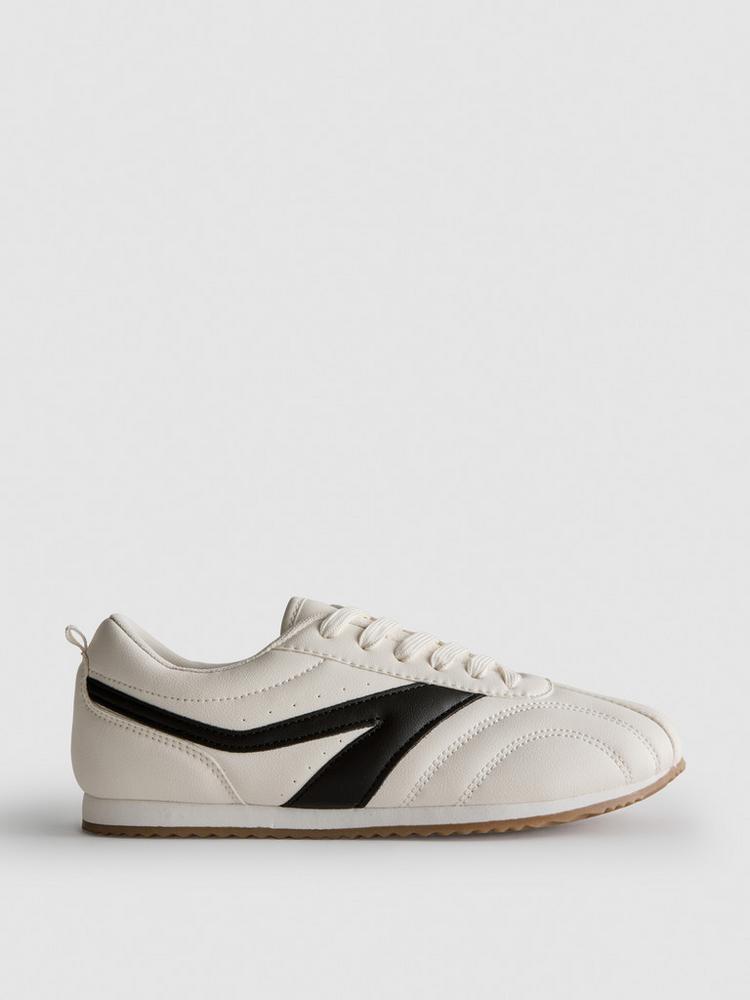 Low-Top Trainers