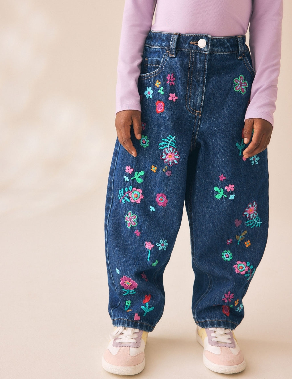 Floral Embroidery Barrel Jeans