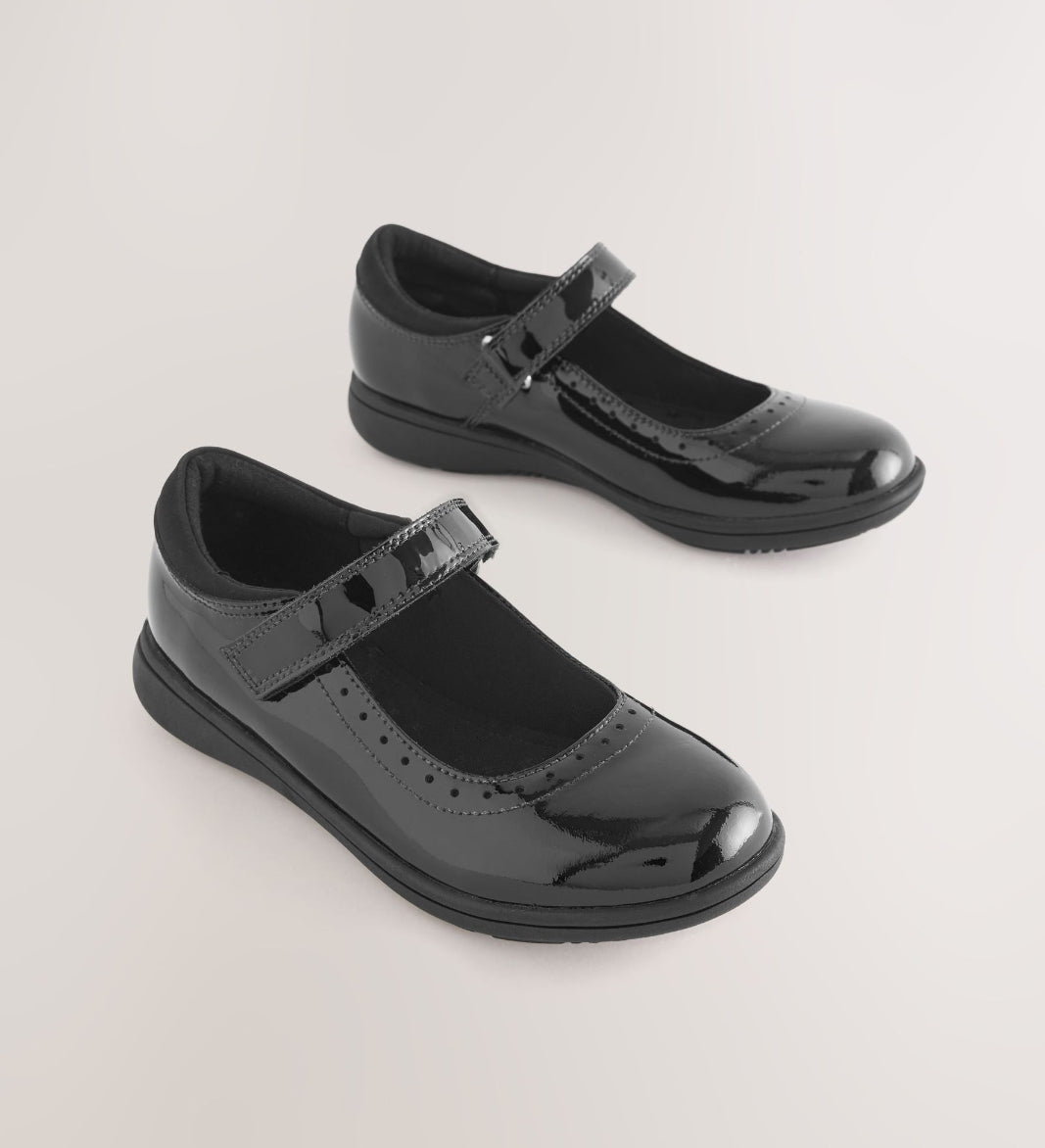 Black Patent Standard Fit (F)
School Leather Brogue Detail Mar