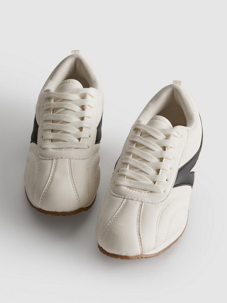 Low-Top Trainers