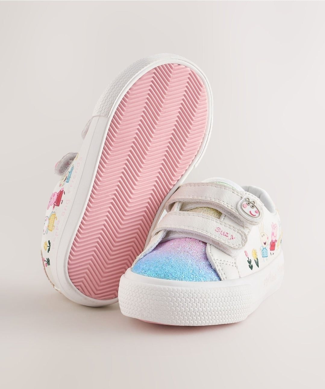 White Standard Fit (F) Peppa Pig
Chunky Trainers with Touch Faste.