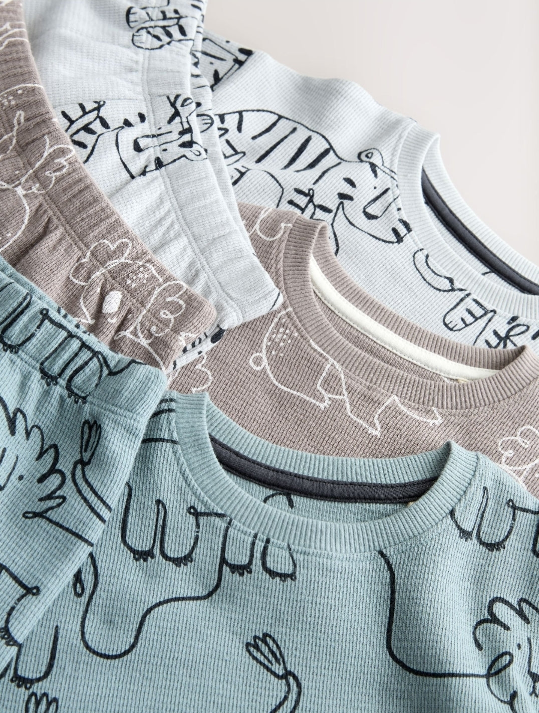 Blue/Grey Linear Print Short
Pyjamas 3 Pack