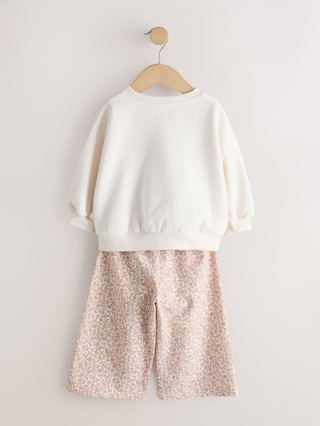 Cream Sweatshirt & Wide Leg
Trousers Set
